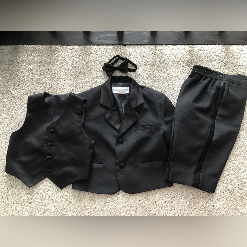 Peanut Butter Collection Kids Black Suit with Vest. Size 1